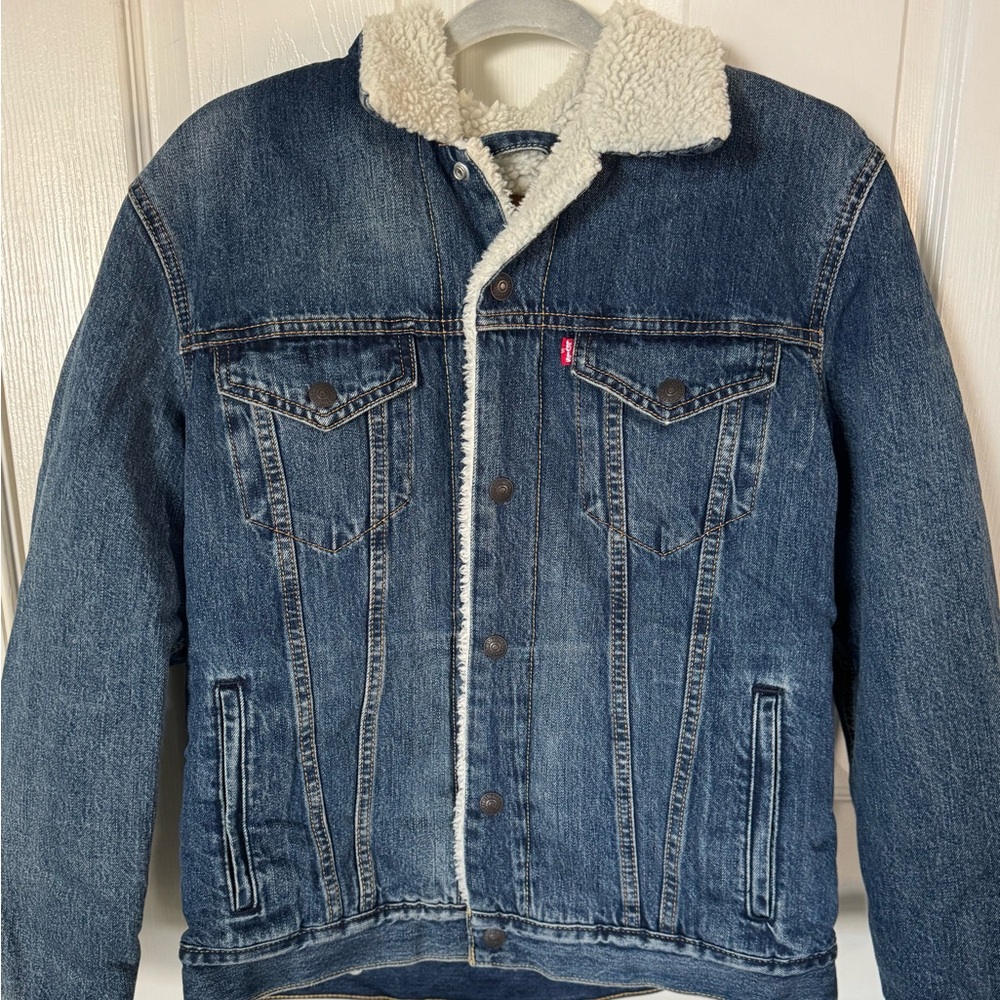 Levi’s Sherpa Lined Denim Jacket  size Med